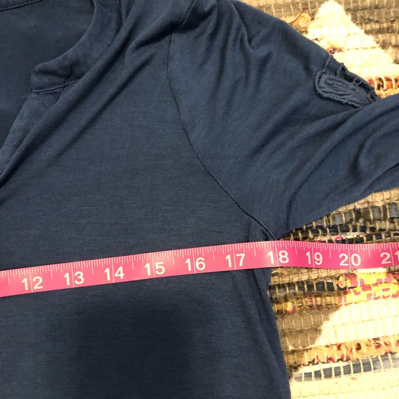 A. Moon Crochet Sleeve High-Low Blouse Blue Size Medium - Picture 7 of 8